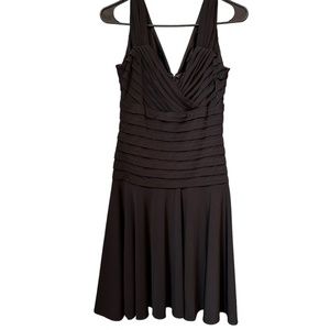 White House Black Market - Very flattering and forgiving dress - size 4